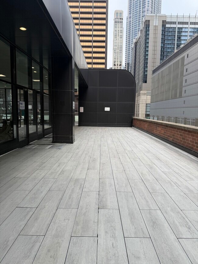 Building Photo - 211 E Ohio St