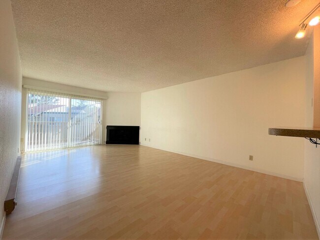 Building Photo - 373 Half Moon Ln