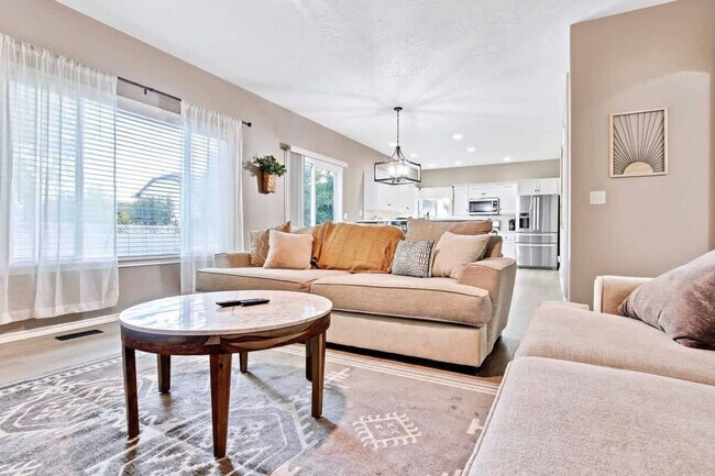 Building Photo - 2933 W Tubac Dr