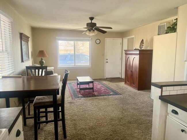 Building Photo - 564 N Main St