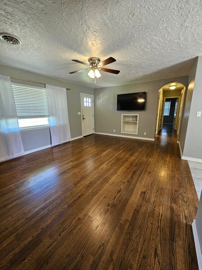 Building Photo - (3) Bed/(1.5) Bath in Core Norman Avail NOW!