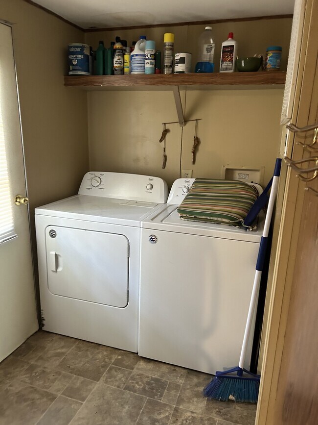 Building Photo - 4918 Harmony Grove Rd