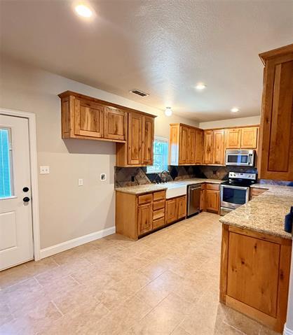 Building Photo - 910 E 3rd St