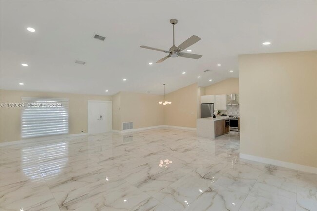 Building Photo - 10425 NW 48th Manor