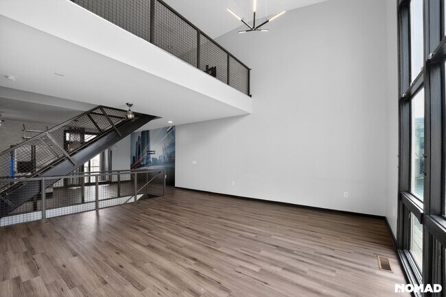 Building Photo - 1273 MacKintosh pknw