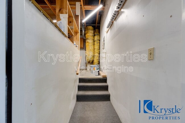 Building Photo - 20 Knoll Dr