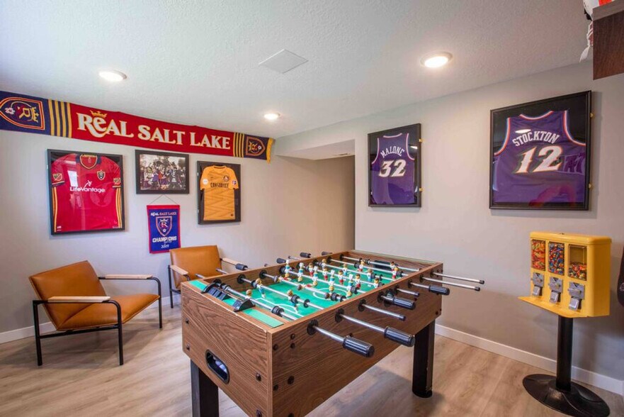 Building Photo - 1020 E Diamond Way