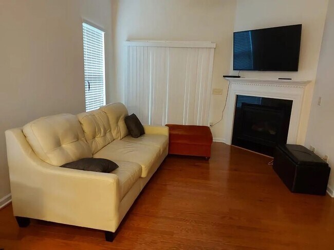 Building Photo - 2401 Memory Ridge Dr