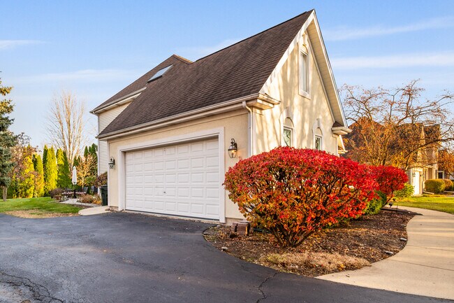 Building Photo - 142 N Dixon Dr