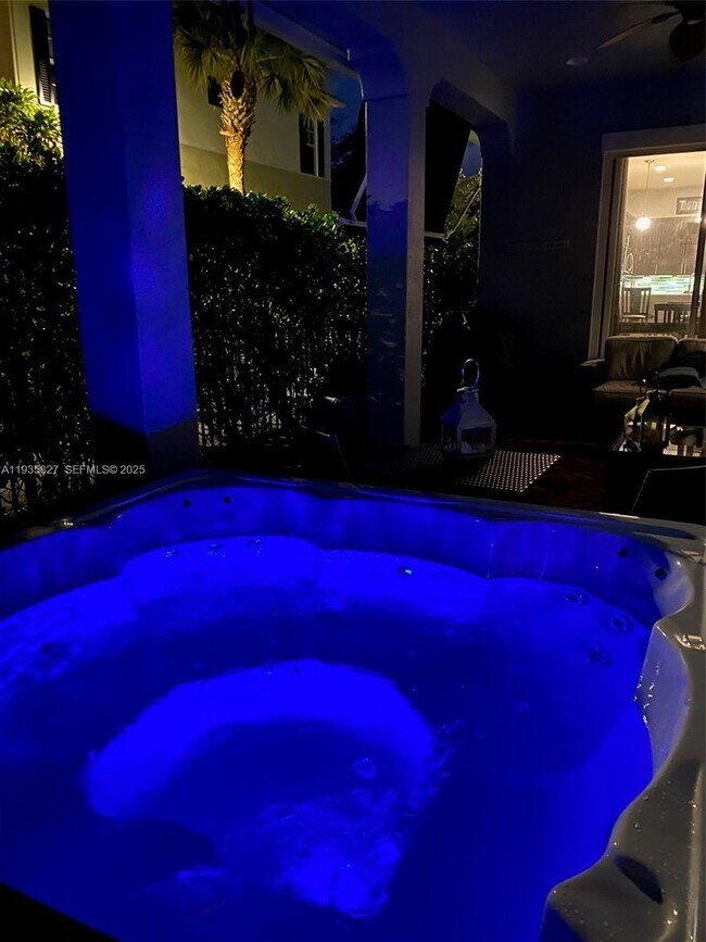 Building Photo - 184 W Bay Cedar Cir