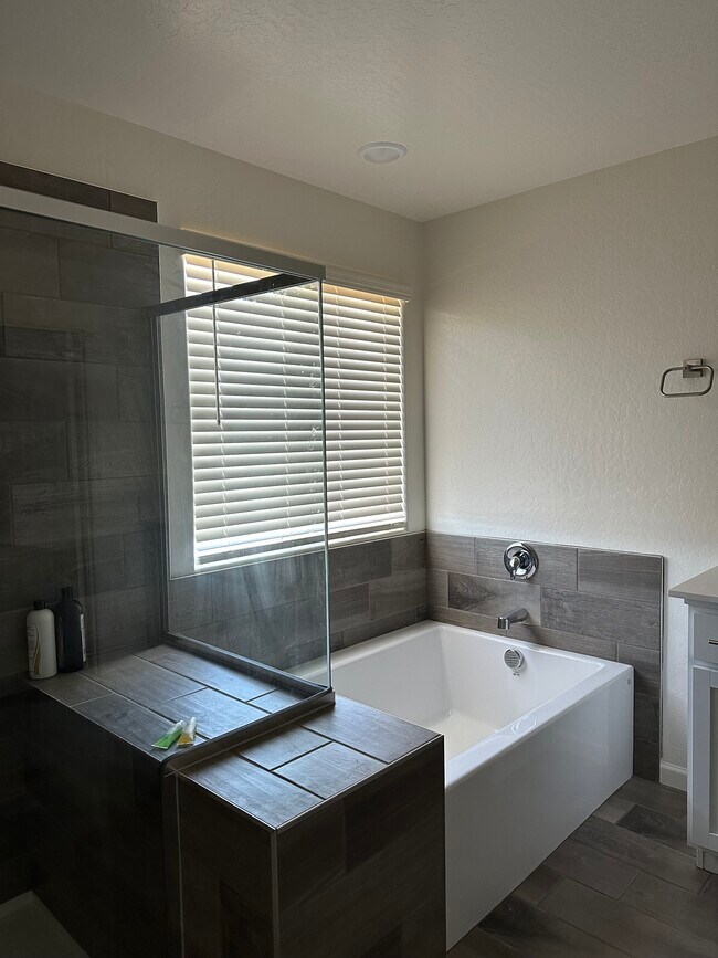 Building Photo - 6684 E Oslin Ave