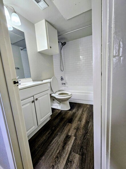 Interior Photo - The Kingston