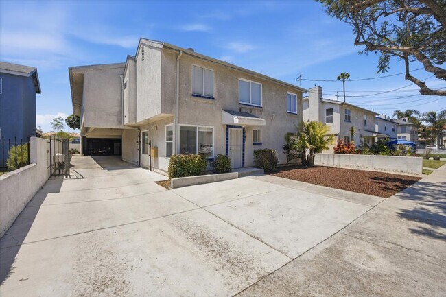 Building Photo - 1040 Gardena