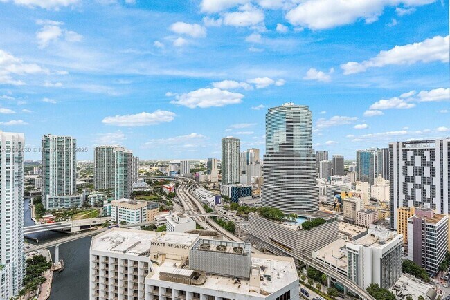 Building Photo - 200 Biscayne Blvd Way