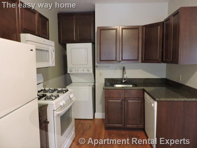 Primary Photo - 344 Putnam Ave