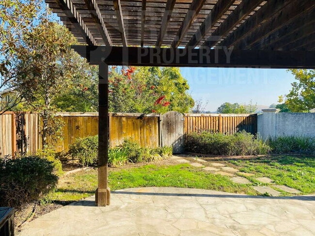 Building Photo - 116 Burgundy Ct