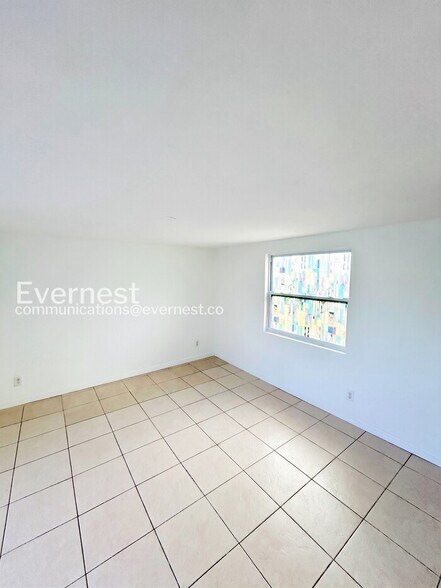 Building Photo - 3749 Beechwood Dr