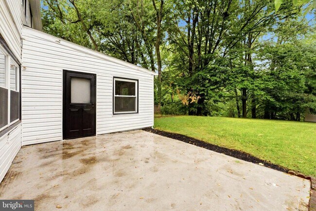 Building Photo - 27 Parkside Cir