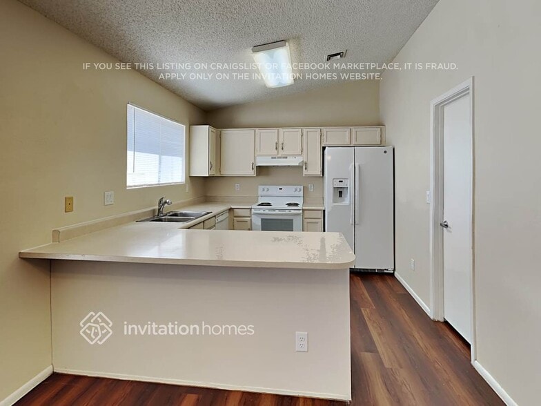 Building Photo - 11102 N 79th Ave