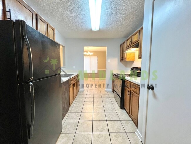 Building Photo - 6008 Village Creek Dr