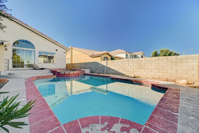 Building Photo - Tri-Level Home with Pool & Spa in Henderson, 89074