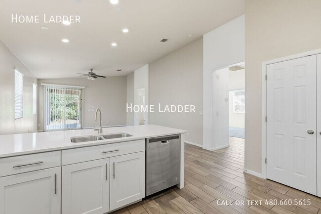 Building Photo - 3234 E Dogwood Pl