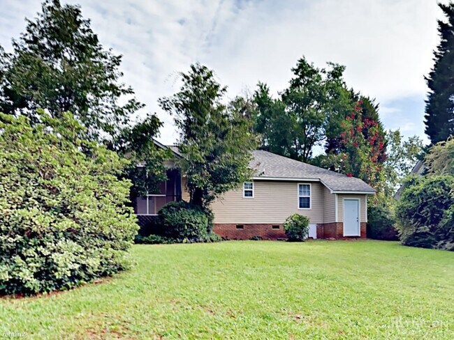 Building Photo - 601 Rapids Rd
