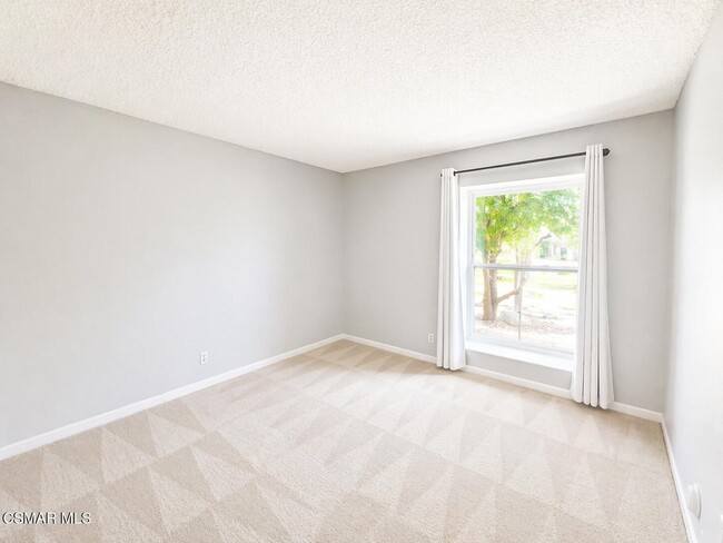 Building Photo - 3271 Rosehill Cir