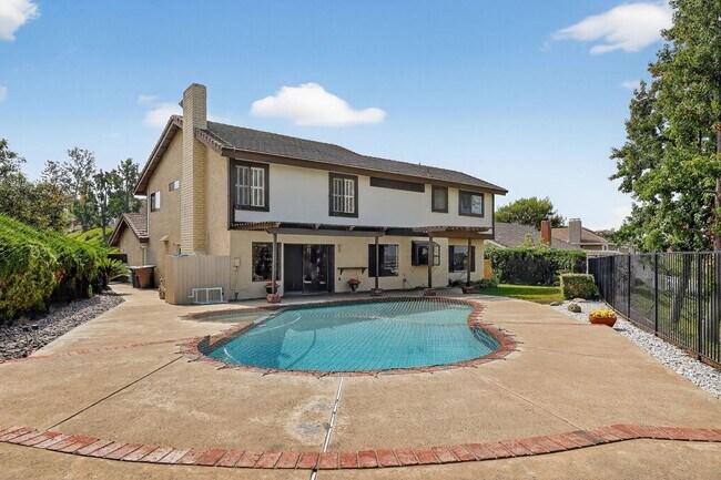 Building Photo - 5BR; 3BA Pool Home with Stunning Views in ...