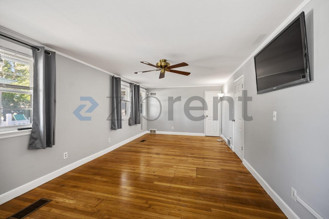 Building Photo - Unit