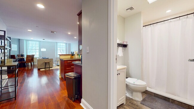 Building Photo - 15 Union St