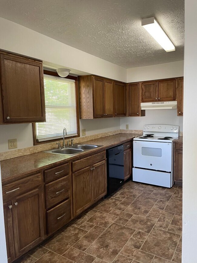 Building Photo - 386 - Palmer
