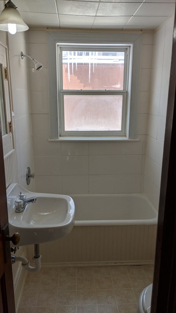 Building Photo - 3 bedroom home in Iowa City's Northside Neighborhood