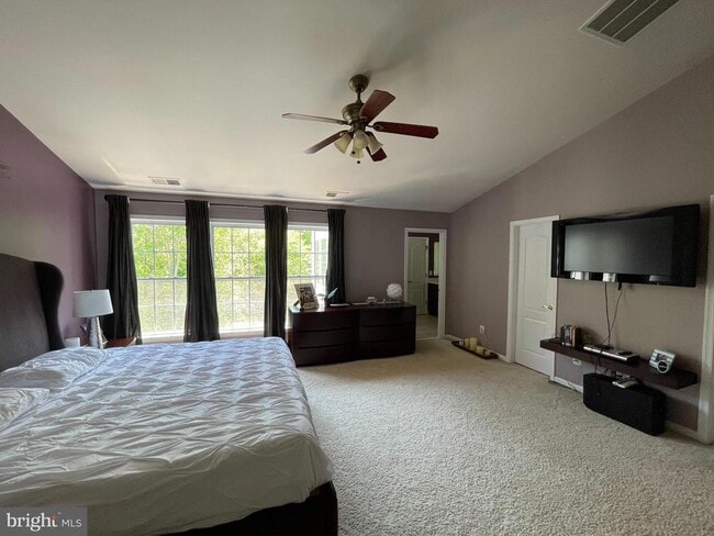 Building Photo - 22098 Avonworth Square