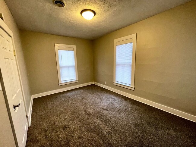 Building Photo - 650 W Ash St