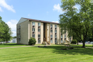 Building Photo - The Quads Apartments