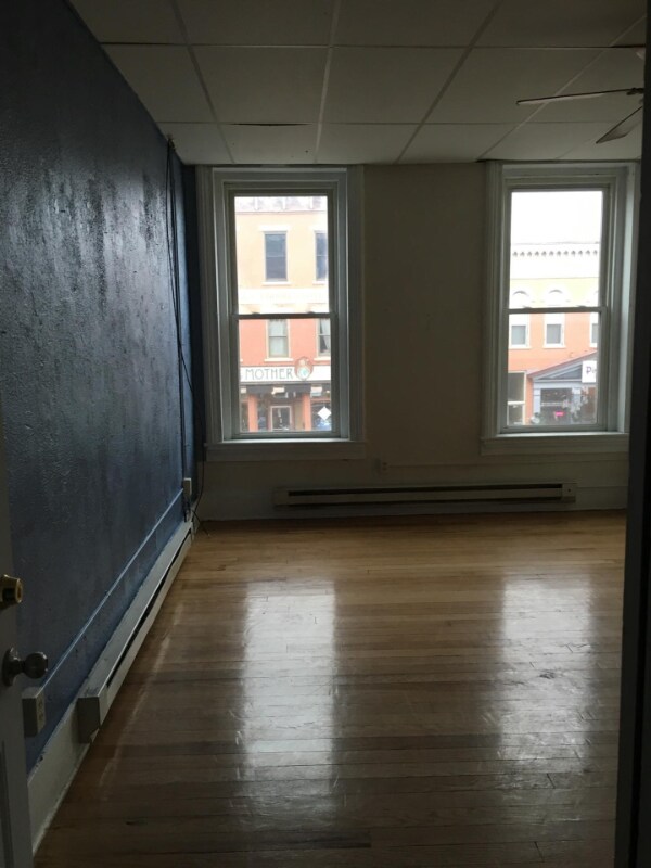 Building Photo - 40 N Main St