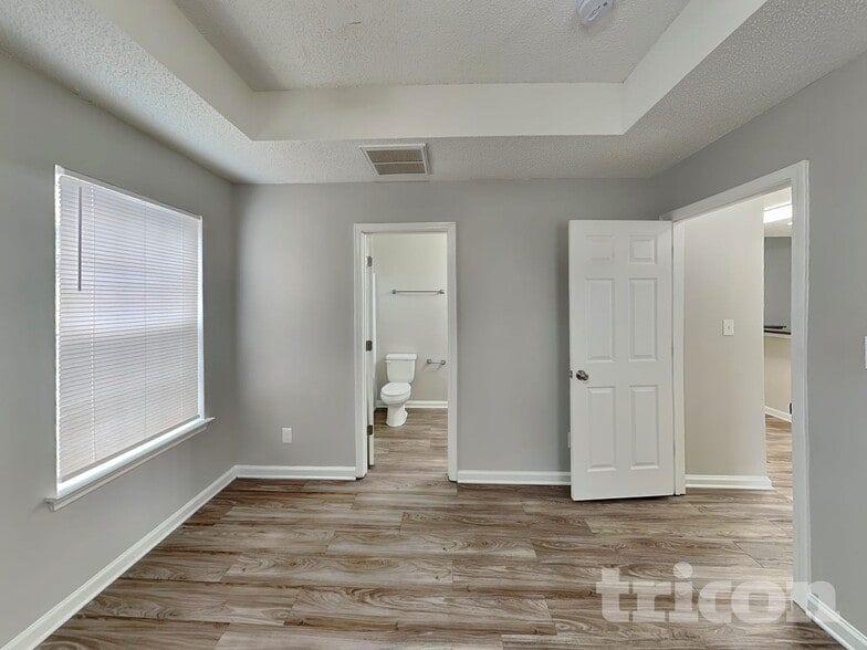 Building Photo - 2103 Wexford Way