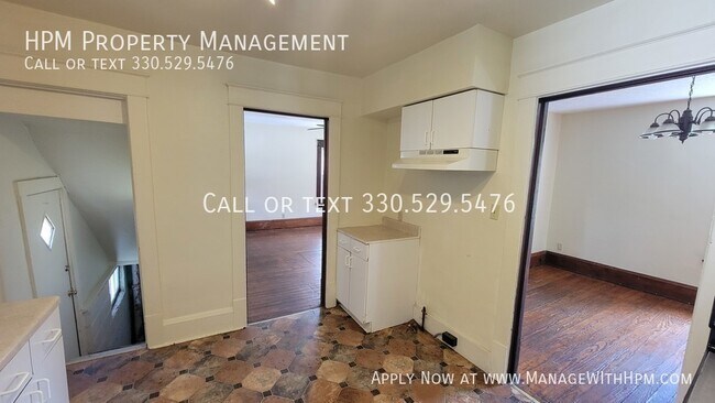 Building Photo - 1133 5th Ave