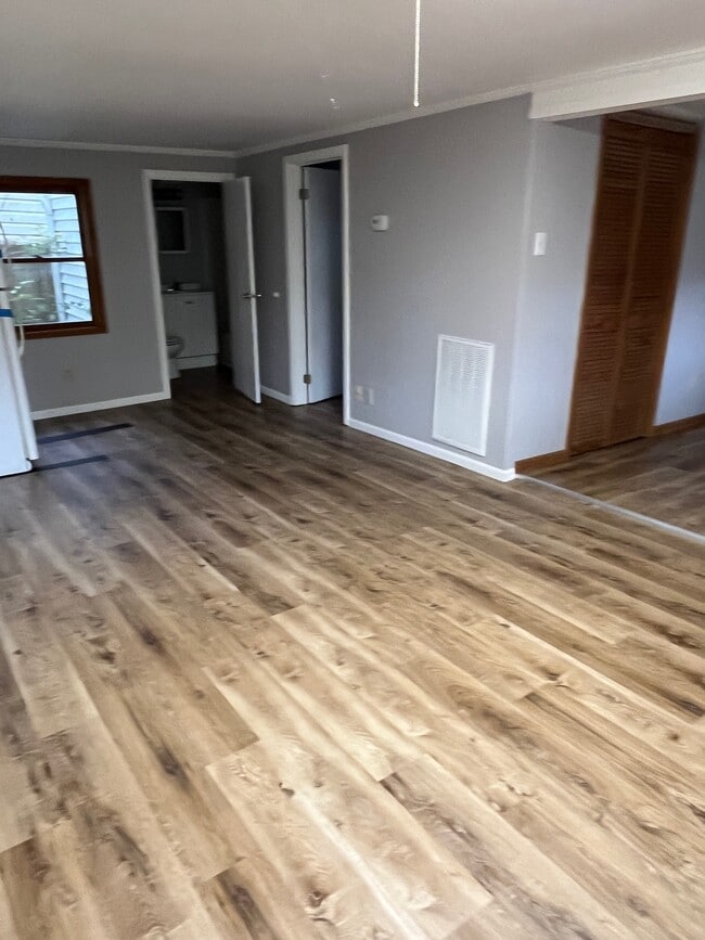 Building Photo - 908 1/2 S 24th Street Tiny House