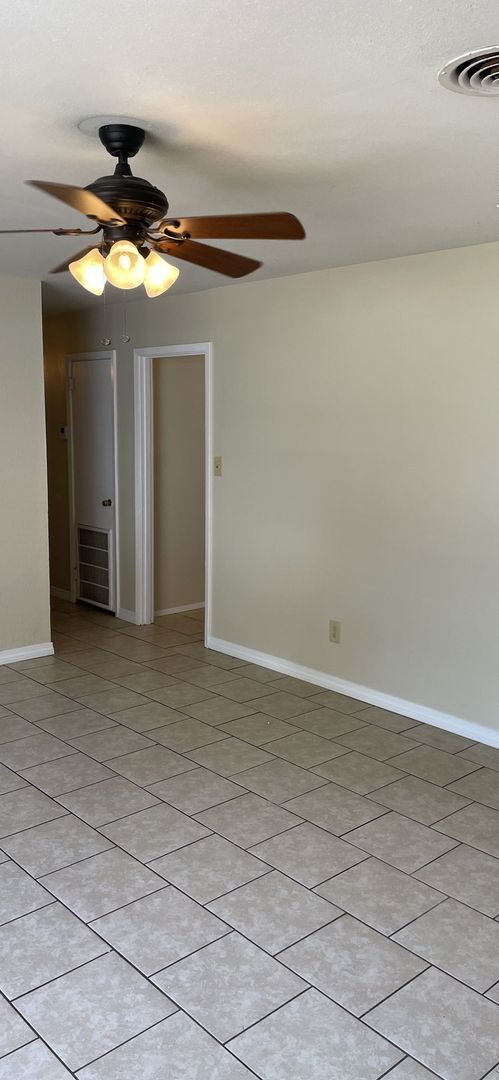 Building Photo - 3 BD 1.5 BA Ocean Springs Rental in the Go...