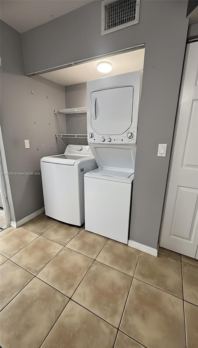 Building Photo - 6656 SW 116th Ct