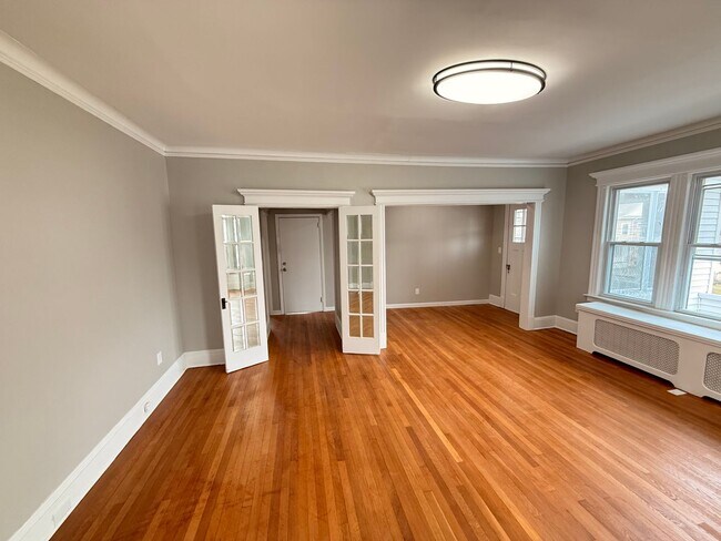 Building Photo - 45 Maplewood Ave