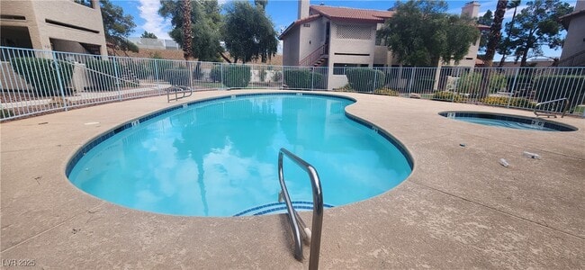 Building Photo - 825 Rock Springs Dr