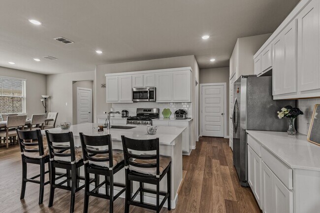 Building Photo - 706 Melody Hl Dr