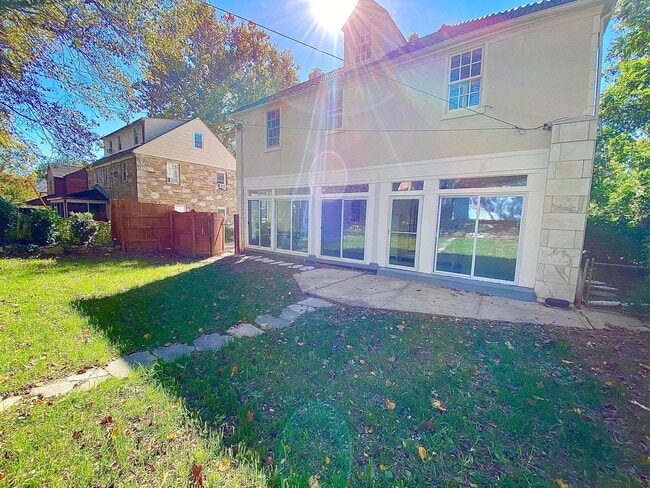 Building Photo - Stunning 4 Bed/3.5 Bath Historic Home - Be...