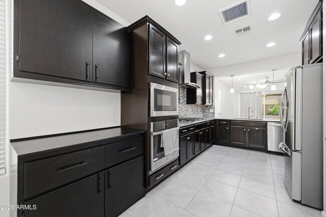 Building Photo - 22528 N 96th Ave