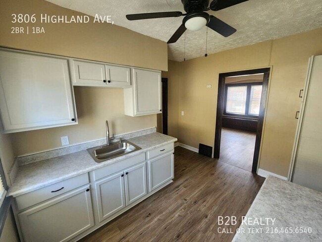 Building Photo - 3806 Highland Rd