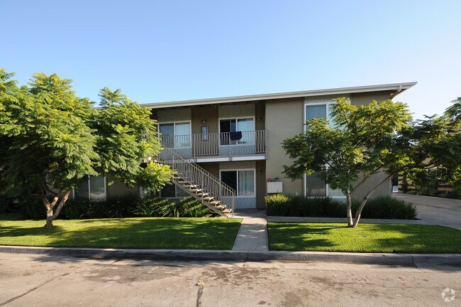 Primary Photo - 192 Tulip Ln
