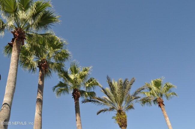 Building Photo - 13810 Sutton Park Dr N